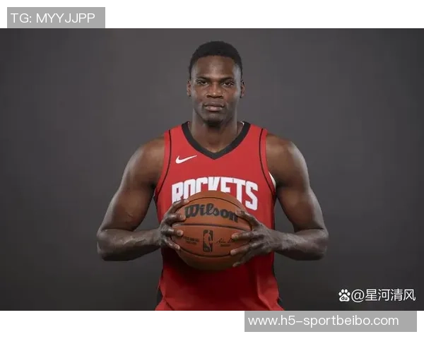 贾巴里史密斯日常穿搭引发关注时尚风潮致敬小帅气质