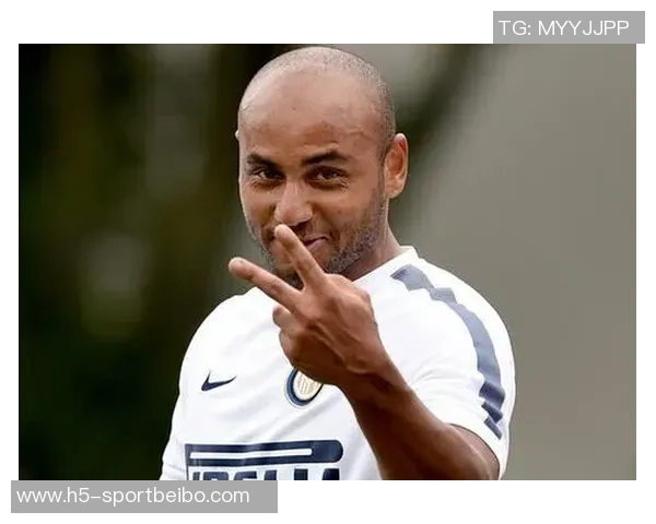 国米球探现场考察小罗比尼奥将与其经纪人进行深入洽谈 国米球探现场考察小罗比尼奥将与其经纪人进行深入洽谈